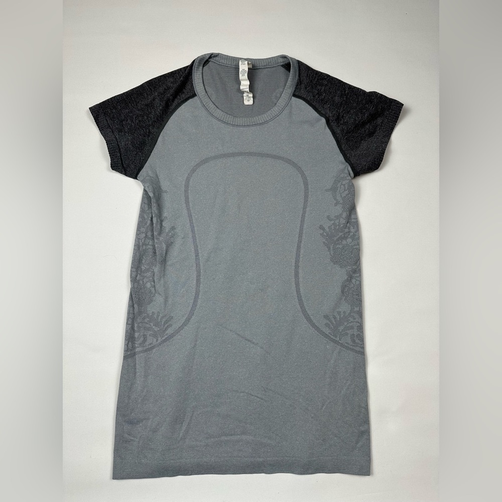 NWOT Lululemon swiftly tech short sleeve shirt. Rare floral print Size 8
